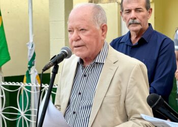 Prefeito Dr. Pedro Alves participou do hasteamento e arriamento dos pavilhões no 7 de Setembro em Iguaracy e Jabitacá