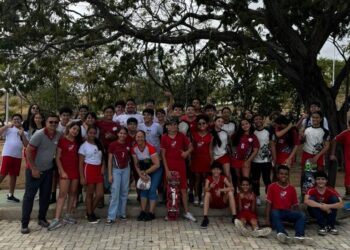 Alunos da Escola Monteiro Lobato vivenciaram aula prática sobre esportes radicais no Parque Florestal de Iguaracy