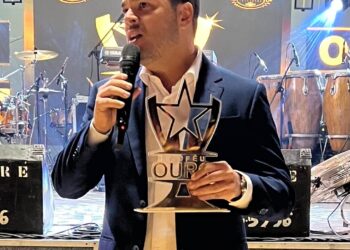 Vice-prefeito de Afogados da Ingazeira recebe troféu por eficiência administrativa