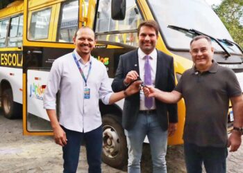 Parceria entre o prefeito Zeca Cavalcanti e a governadora Raquel Lyra garante novos ônibus escolares para Arcoverde
