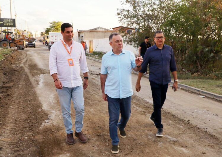 Prefeito Zeca Cavalcanti acompanha andamento de obras em diferentes pontos de Arcoverde