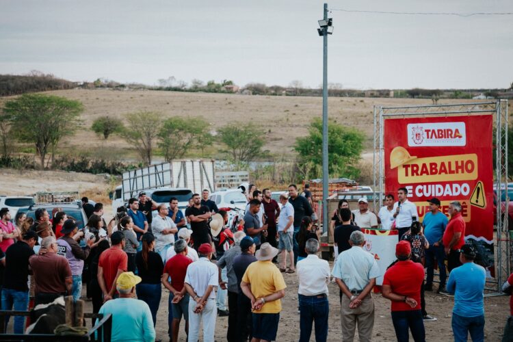 Tabira investe em modernização da Feira de Gado e entrega primeira balança eletrônica para pesagem animal