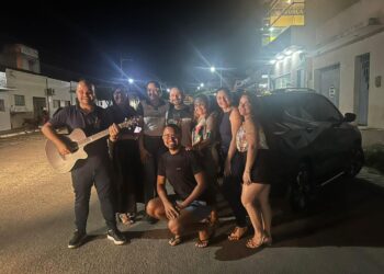 ETI Romero Augusto Vilar Dantas realiza serenata em homenagem aos professores