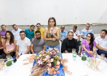 Governo de Itapetim entrega tanque de resfriamento de leite de cabra à associação de produtores do município