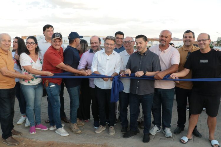 Prefeitura de Afogados inaugurou mais uma rua pavimentada no bairro Manoela Valadares