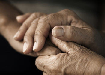 Prefeito de Afogados assina TAC e garante continuidade do acolhimento a idosos