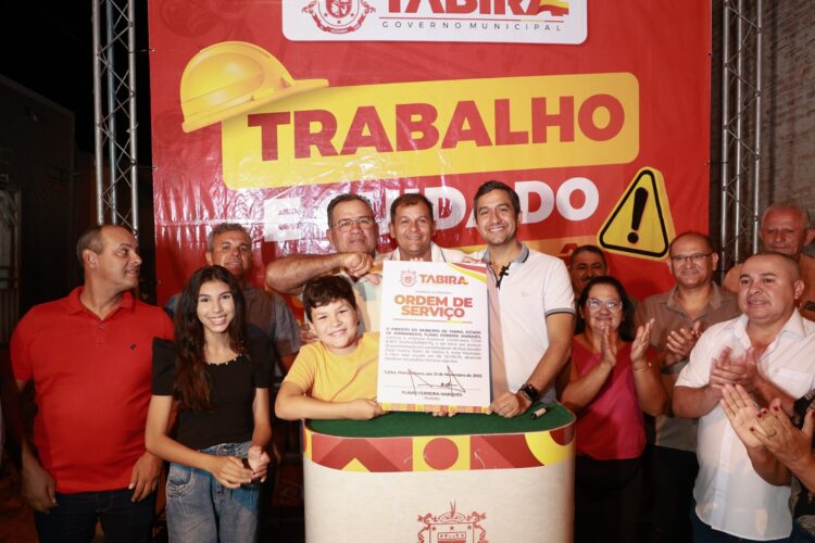 Prefeitura de Tabira autoriza pavimentação da Rua Senador Paulo Guerra em noite de celebração