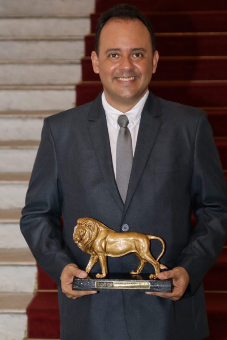 Com trajetória marcada pela ética e defesa do municipalismo, Pedro Melchior é homenageado com o Troféu Leão Dourado no TJPE