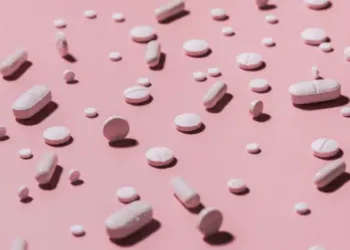 FDA amplia uso de “viagra feminino”: Addyi passa a ser autorizado também para mulheres na pós-menopausa e acima dos 65 anos