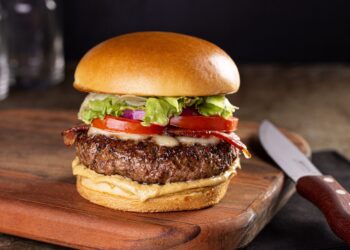 Mulher natural de Tabira é conduzida à delegacia após se recusar a pagar conta de R$ 78 em hamburgueria de Serra Talhada