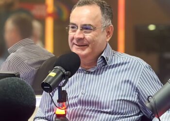 Prefeito Zeca Cavalcanti anuncia convocação de professores aprovados no concurso da Educação