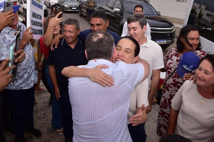 Prefeito Zeca Cavalcanti e vice-prefeito Siqueirinha acompanham governadora Raquel Lyra em ações do Governo do Estado em Custódia