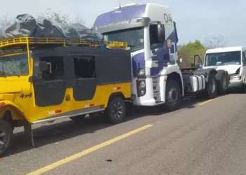 Acidente na BR-232 envolve três veículos e deixa sete feridos em Flores