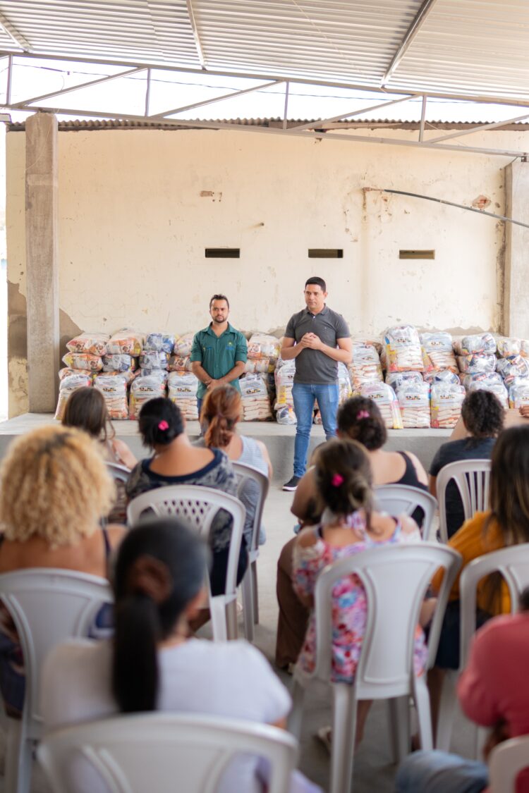 Solidão recebe 201 kits de cestas básicas para atender famílias afetadas pela estiagem.