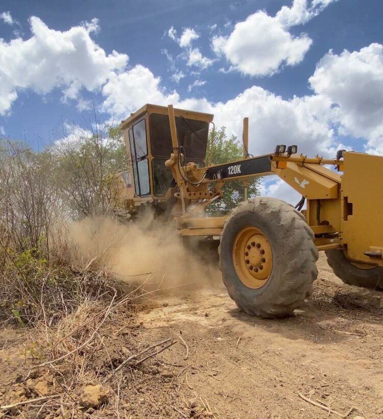 Prefeitura de Afogados promove limpeza de açude comunitário no Saco da Serra
