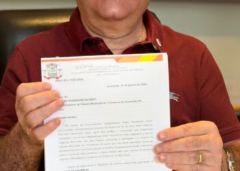 Prefeito Zeca Cavalcanti anuncia reajuste de 5,4% para professores da rede municipal de Arcoverde