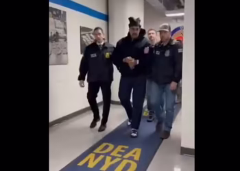 VÍDEO mostra Maduro caminhando algemado em sede da Agência Antidrogas nos EUA