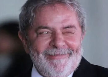 “Prefiro coçar outras coisas”, diz Lula sobre pegar no celular
