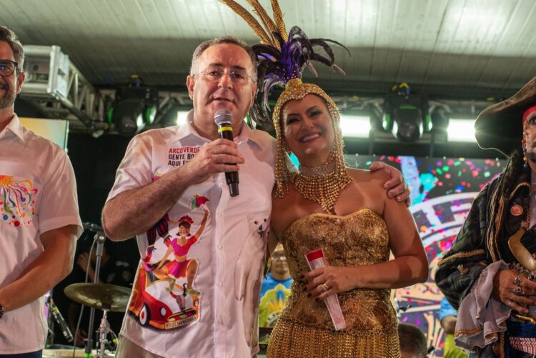 Baile Municipal abre oficialmente o Carnaval de Arcoverde com tradição, elegância e muita animação
