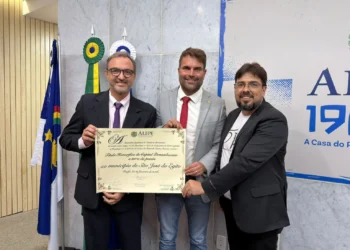 Gustavo Gouveia entrega o título de “Capital Pernambucana, a Terra da Poesia” a São José do Egito