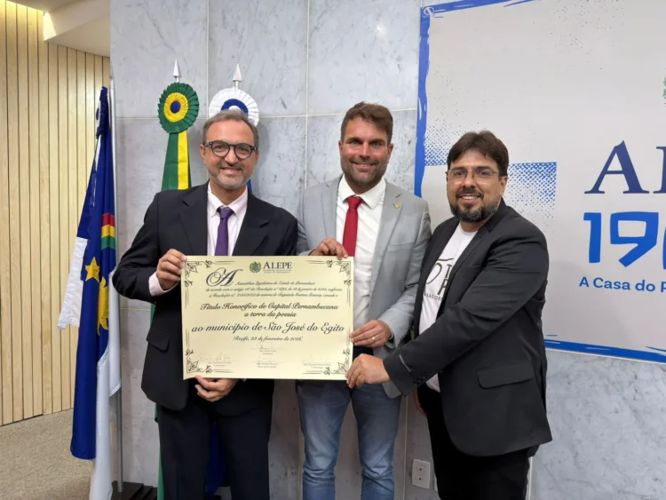 Gustavo Gouveia entrega o título de “Capital Pernambucana, a Terra da Poesia” a São José do Egito
