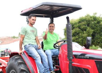 Prefeitura de Brejinho inicia aração de terras para agricultores do município
