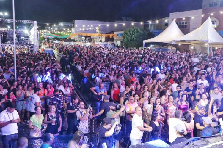 Gestão do prefeito Zeca Cavalcanti consolida retomada do Carnaval e lota Arcoverde no terceiro dia do Pré-Carnaval