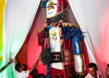 Tabaqueiro gigante de quatro metros estreia no carnaval de Afogados