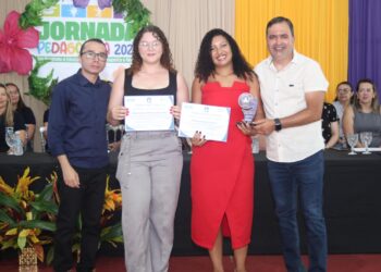 Brejinho abre Ano Letivo 2026 com seminário inspirador e entrega do Prêmio Professora Iracy de Matos