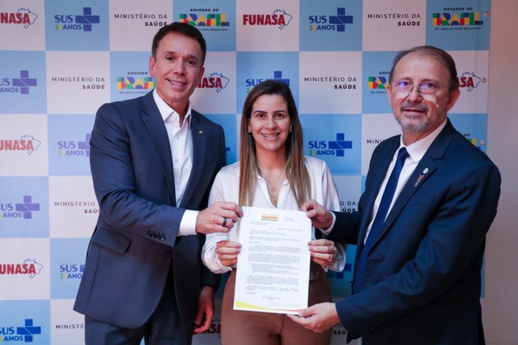 Em Brasília, prefeita Aline Karina assina convênio para construção de 99 cisternas em Itapetim