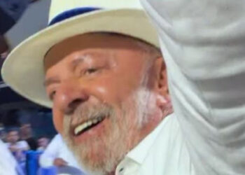 Lula minimiza acusações de propaganda antecipada após desfile na Sapucaí