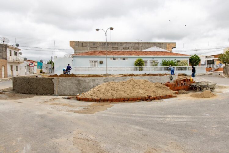 Prefeitura de Itapetim inicia requalificação da Praça Aderbal Rego