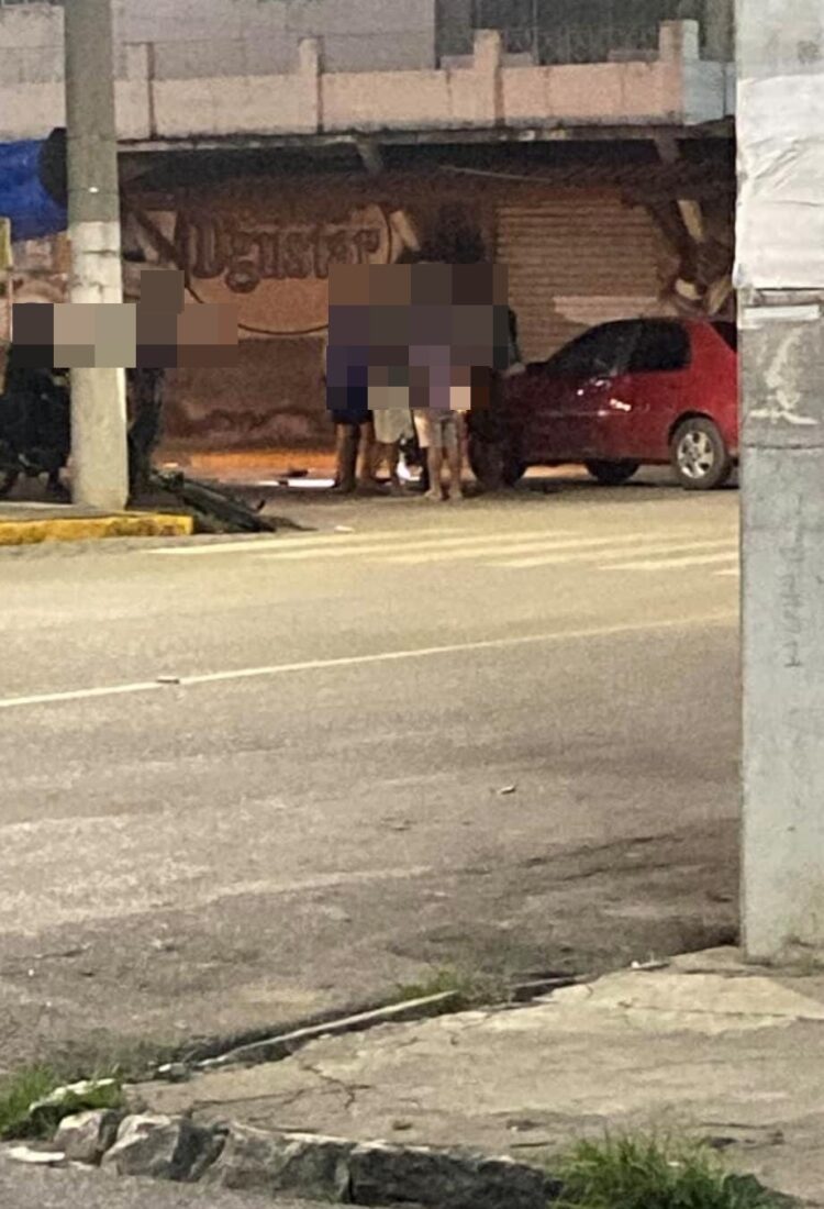 Colisão entre carro e moto é registrada no Centro de Afogados da Ingazeira
