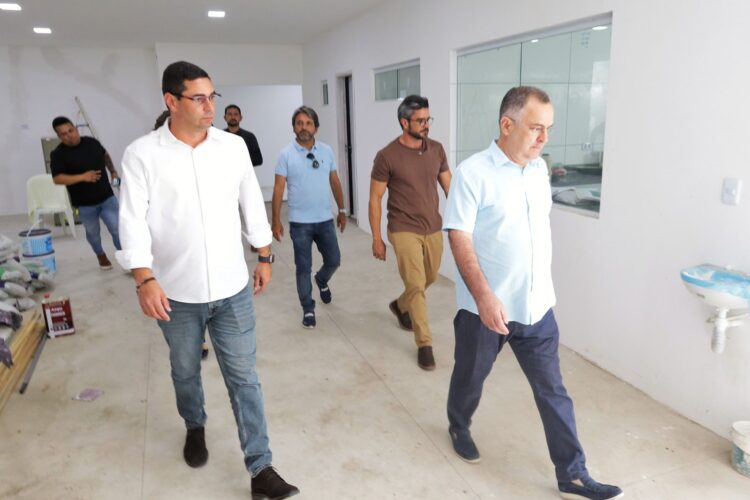 Prefeito Zeca Cavalcanti assina ordem de serviço e retoma obra da Escola Gumercindo Cavalcanti após dois anos parada