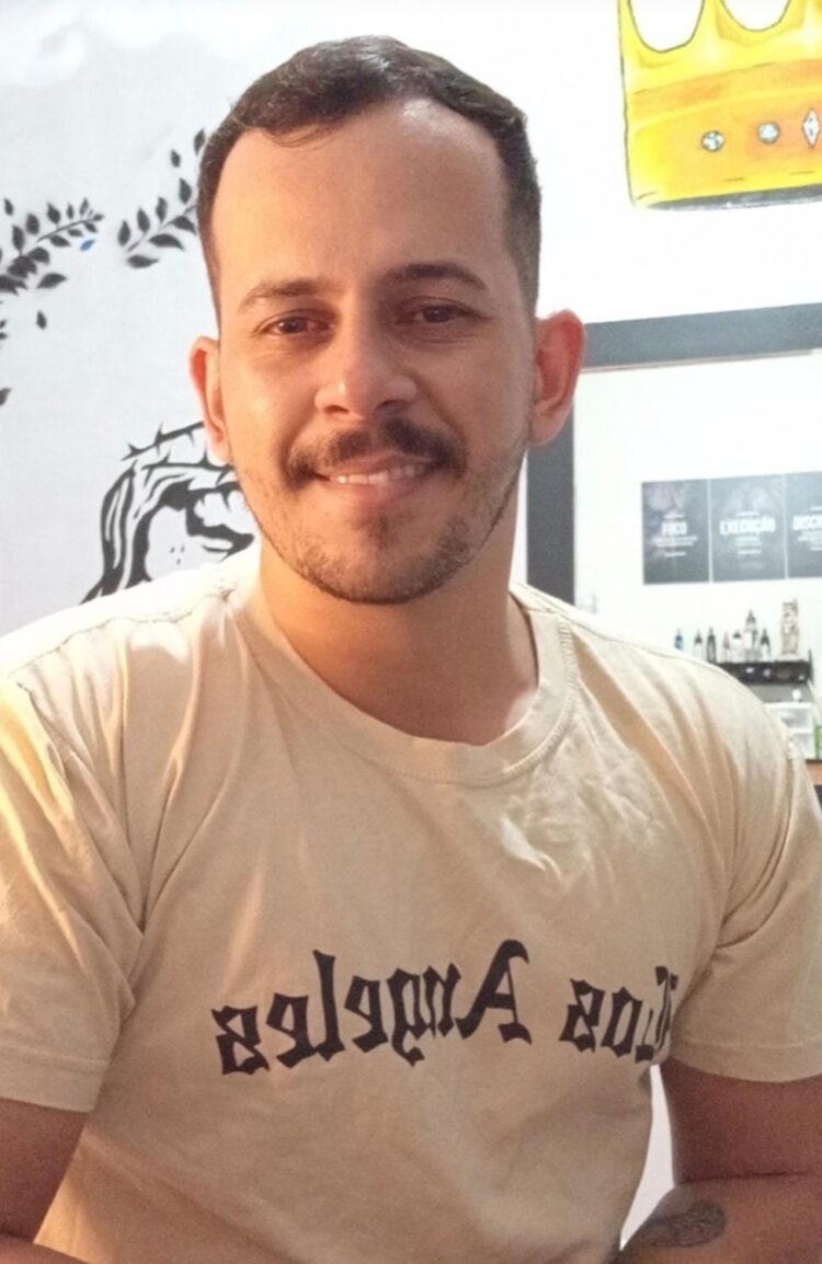 Afogadense Washington Danilo procura sua mãe biológica e pede ajuda da população