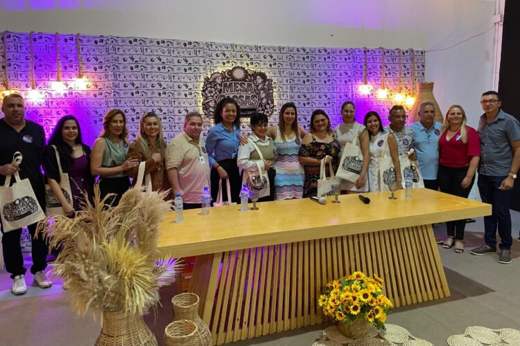 Mesa de glosas reúne poetisas em homenagem às mulheres em Itapetim