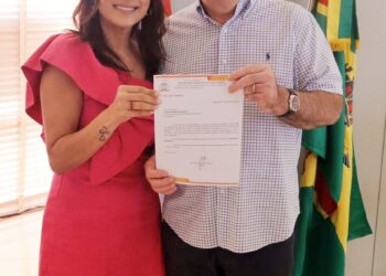 Prefeito Zeca Cavalcanti envia à Câmara projeto que cria bolsa mensal de R$ 150 para alunos da EJA em Arcoverde