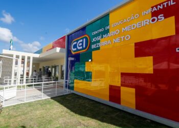 Em Itamaracá, governadora Raquel Lyra entrega primeira creche do município e restauração da PE-001