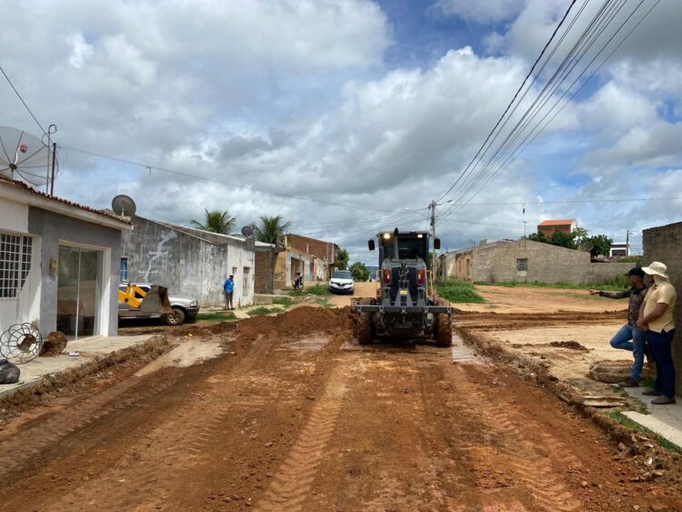 Prefeitura de Afogados inicia pavimentação de uma rua e duas travessas no Padre Pedro Pereira