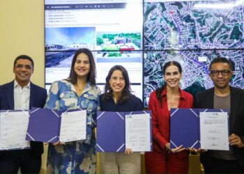 Governadora Raquel Lyra anuncia R$ 32 milhões em investimentos para pavimentação de vias e reforma do Grupamento dos Bombeiros em Olinda