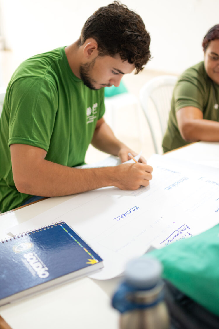 Cursos de Associativismo e Educação para o Trabalho são concluídos em Solidão