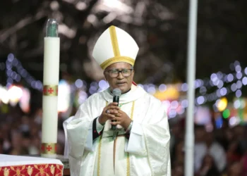 Dom Limacedo aborda fraternidade e critica Trump