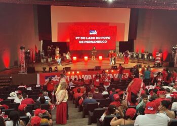 PT define apoio a João Campos e indica Humberto Costa para compor a chapa