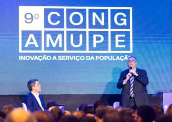 Flávio Dino defendeu critérios para emendas parlamentares e reforçou necessidade de transparência no 9º Congresso da Amupe