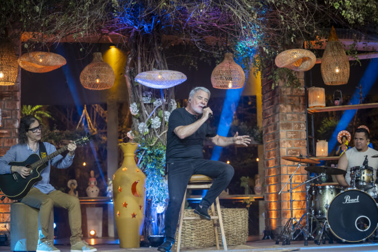 Paulinho Leite lança álbum em quatro fases e aposta em tecnologiapara homenagear ícones da cultura nordestina