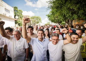 João Campos e Sandrinho mobilizam multidão em Afogados
