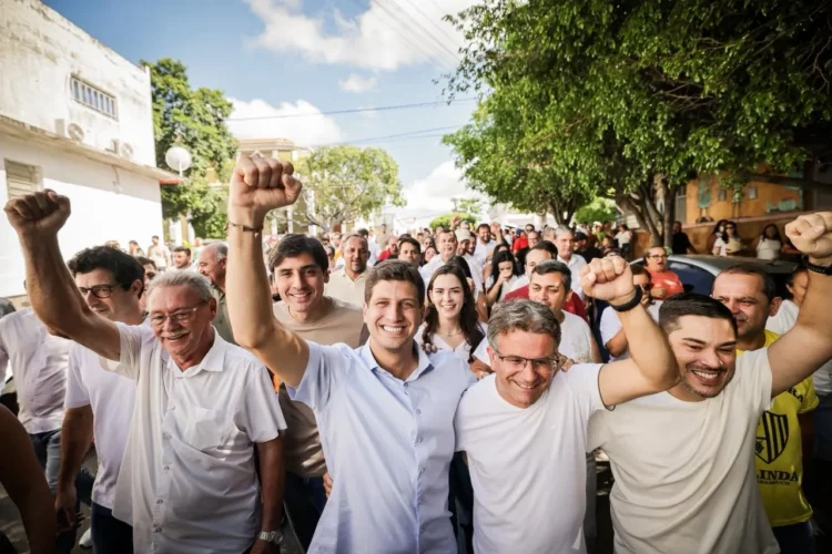 João Campos e Sandrinho mobilizam multidão em Afogados