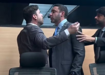 Vereador e deputado estadual quase saem no tapa no plenário da Câmara do Recife