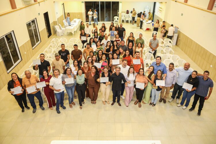 Prefeitura de Afogados e SEBRAE entregaram certificados de qualificação profissional