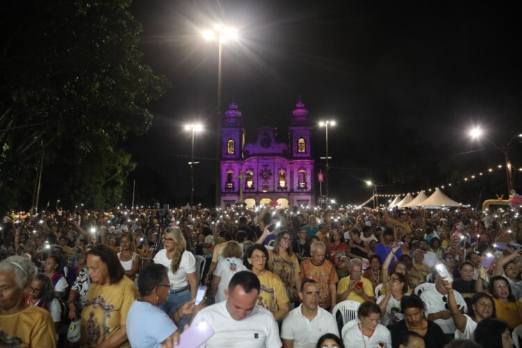 Ressaltando a fé do povo pernambucano, governadora Raquel Lyra prestigia missa de encerramento da Festa de Nossa Senhora dos Prazeres, em Jaboatão dos Guararapes